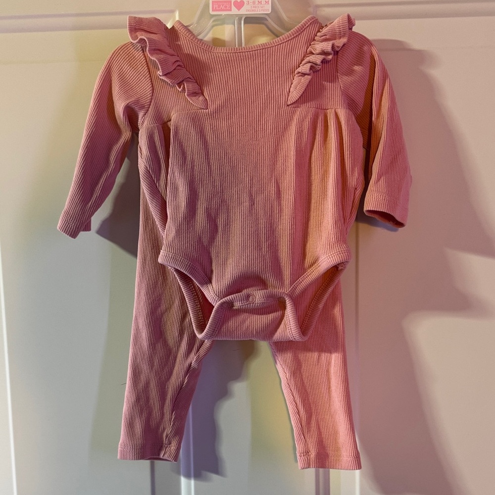 Jessica Simpson Pink Ruffled Baby set, 3-6 months